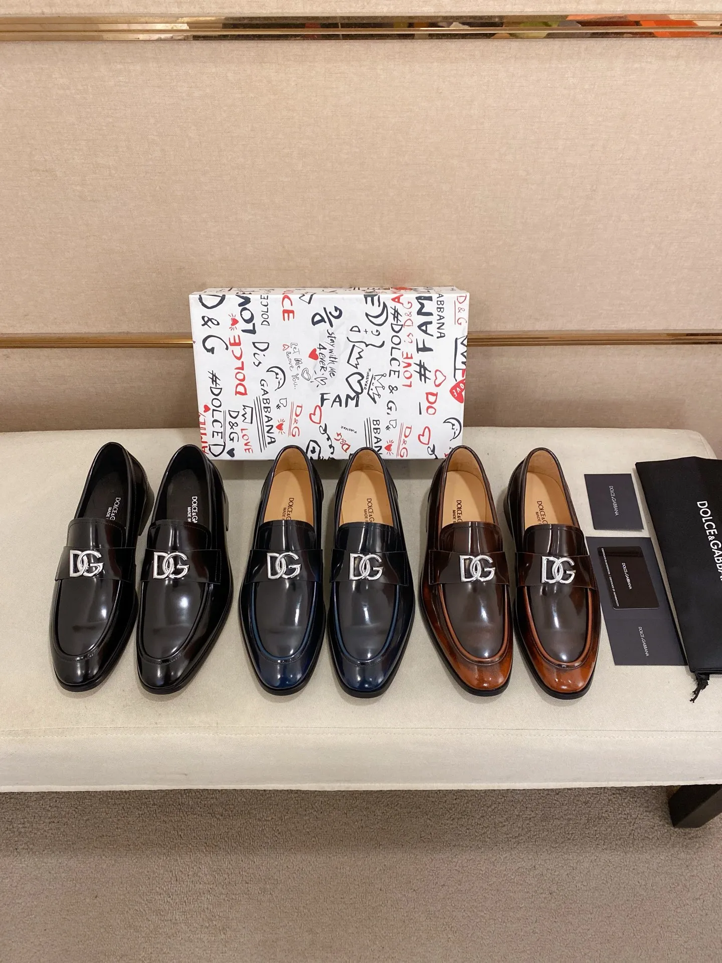 Men's clothing and shoes💰 520💰🌲DG top-notch🔍🔍men's new leather shoes🚹sold at the same time⚠The uppers are imported cowhide from Italy, the entire imported cowhide lining, and imported accessories💪💪, completely 1⃣️ vs. 1⃣️🇮🇹 💪💪, ⚠Sole: The original sole is specially provided by the original factory, the exclusive movable molded sole is super comfortable, ⚠Original factory follow-up goods, 🔍🔍high quality, can be entered and exited at will, welcome to compare ⚠Size number: 38-44. Can be customized 45 non-returnable